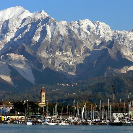 Between Pisa And 5 Terre Marina Di Carrara Zewnętrze zdjęcie